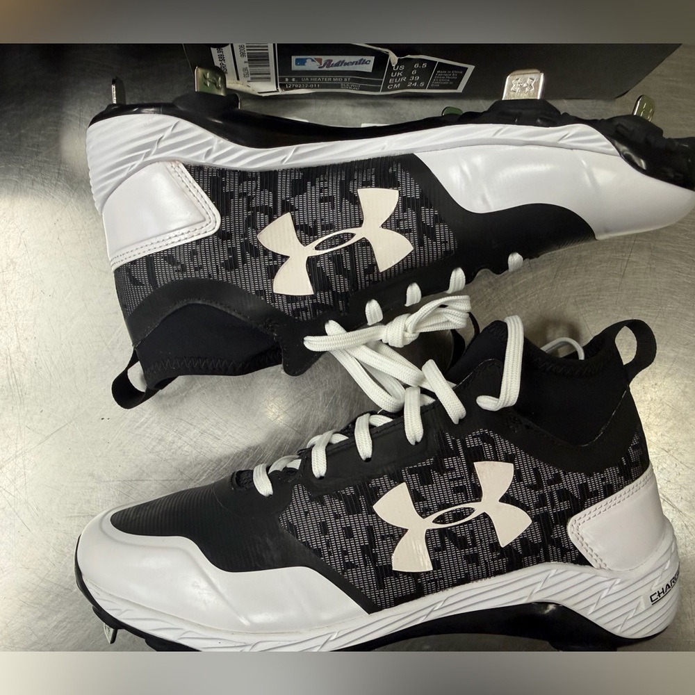 Under Armor Mid Heater Metal Cleats Black & White Size 6.5 New Baseball